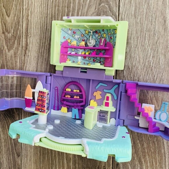 Vintage Polly Pocket Magic Movin' Sports Shop Playset (Origin, Mattel, 2000) - Picture 5 of 11